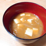 新玉ねぎと豆腐の味噌汁